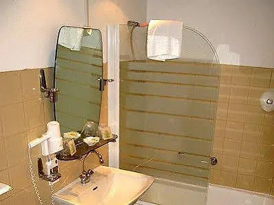 Otel La Longue Vue 2*