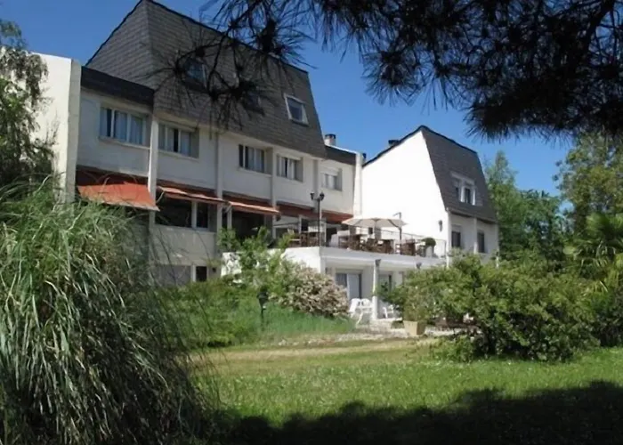 Hotel La Longue Vue 2*